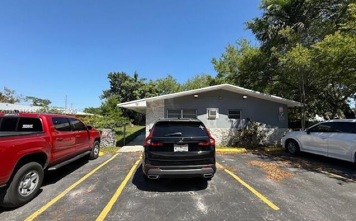 Pictures of Multifamily property located at 151 NW 164th ST, Miami, FL 33169 for sales - image #1