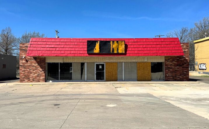 Pictures of Retail property located at 1821 S AIR DEPOT BLVD, MIDWEST CITY, OK 73110-5105 for sales - image #1