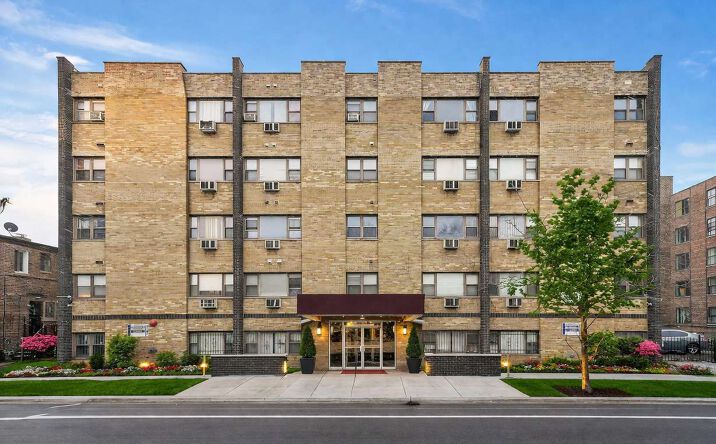 Pictures of Multifamily property located at 7854 S South Shore Dr, Chicago, IL 60649 for sales - image #1