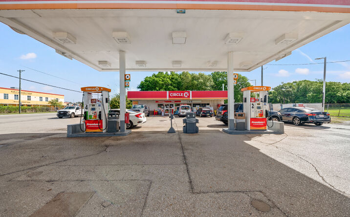 Pictures of Retail property located at 11606 Balm Riverview Rd, Riverview, FL 33569 for sales - image #1