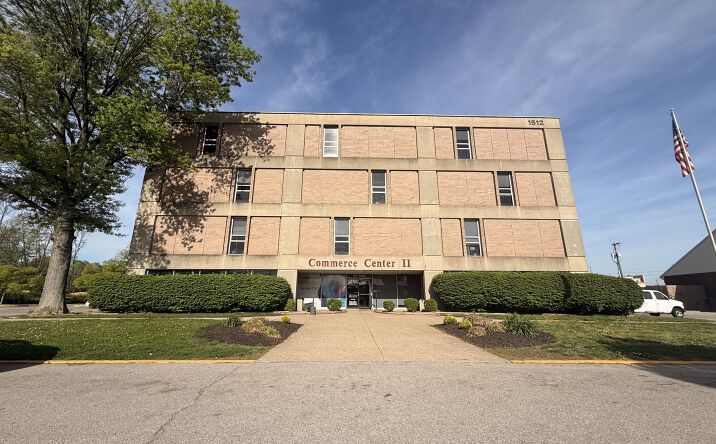 Pictures of Office property located at 1512 CRUMS LN, LOUISVILLE, KY 40216-3861 for sales - image #1