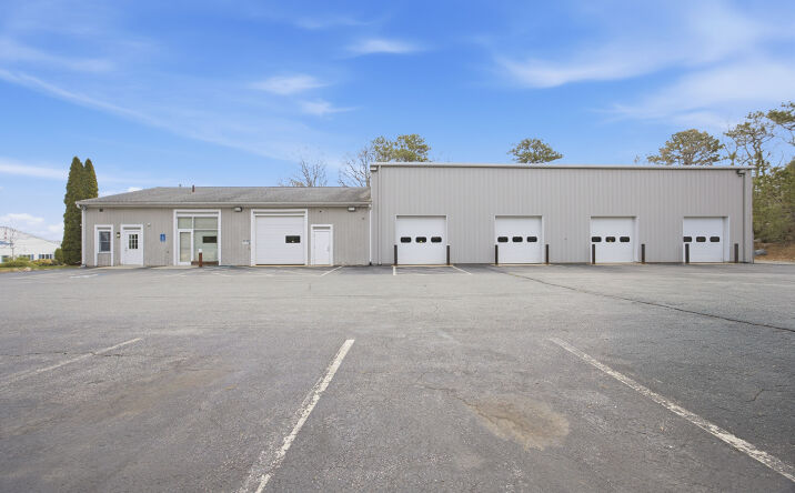 Pictures of Business for Sale property located at 7 COLONEL DR, BUZZARDS BAY, MA 02532-3913 for sales - image #1
