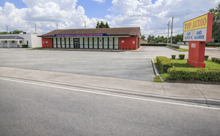 Pictures of Retail property located at 18901 NW 2nd Ave, Miami, FL 33169 for sales - image #1