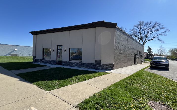Pictures of Retail property located at 2827 Fort St, Lincoln Park, MI 48146 for sales - image #1