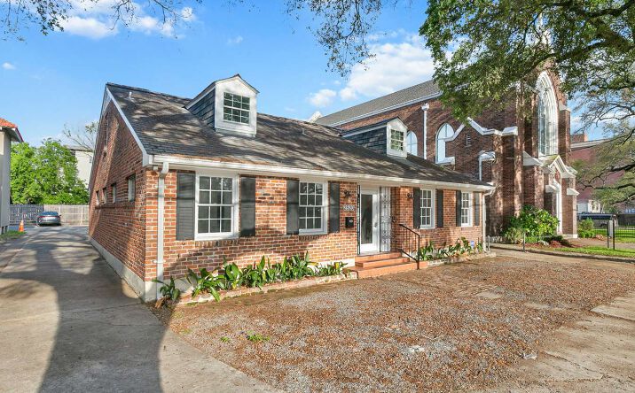 Pictures of Office property located at 2520 Napoleon Avenue, New Orleans, LA 70115 for sales - image #1