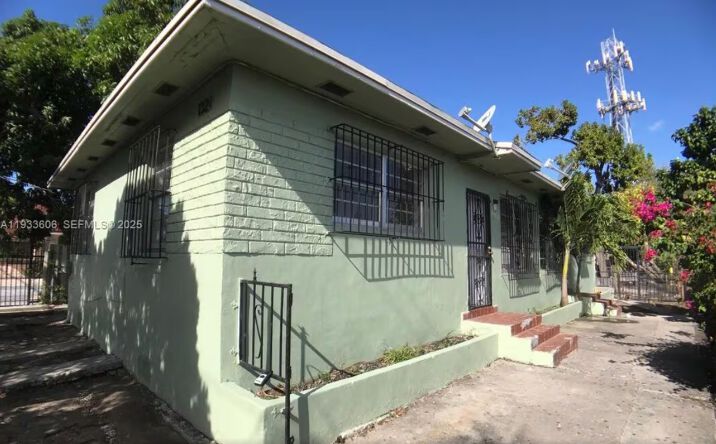 Pictures of Multifamily property located at 1321 NW 28TH ST, MIAMI, FL 33142-6650 for sales - image #1