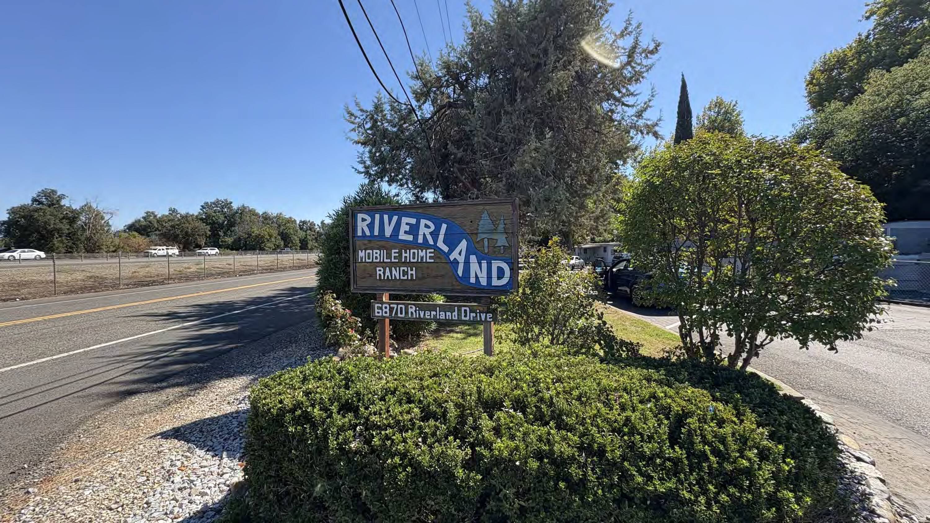 6870 Riverland Dr, Redding, CA 96002