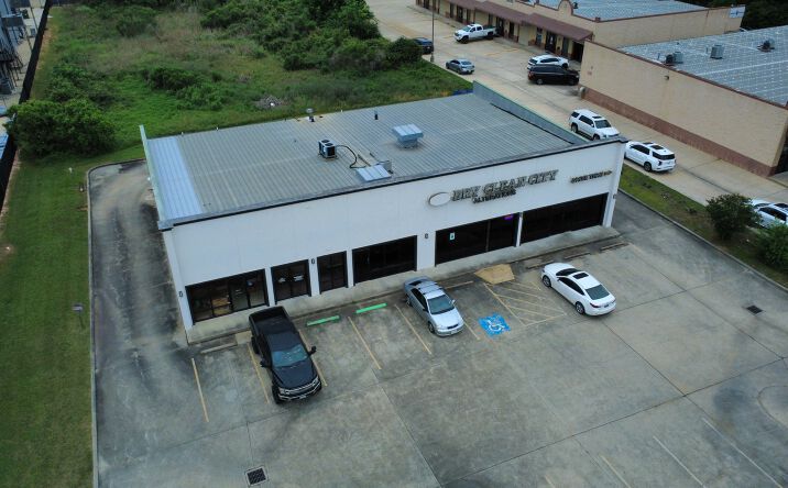 Pictures of Retail property located at 18413 HWY 105 W, MONTGOMERY, TX 77356 for sales - image #1