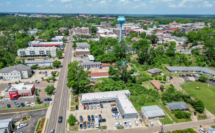 Pictures of Retail property located at 1533 UNIVERSITY AVE, OXFORD, MS 38655 for sales - image #1