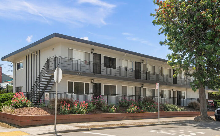 Pictures of Multifamily property located at 2244 12th Ave, Oakland, CA 94606 for sales - image #1
