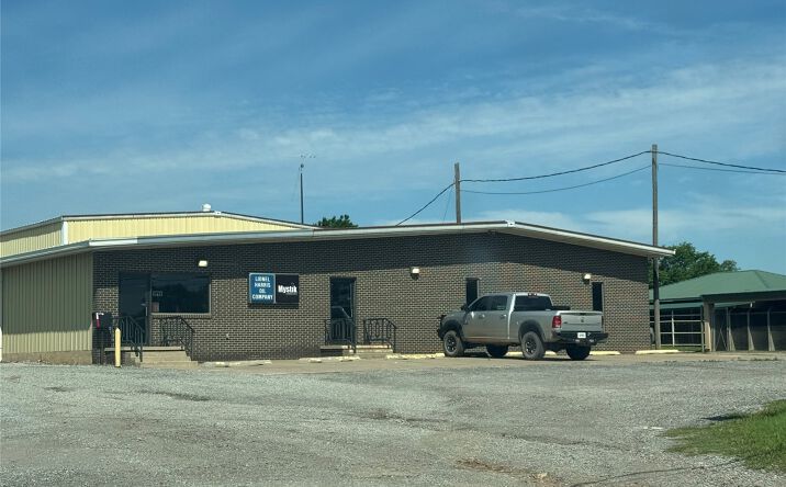 Pictures of Office property located at 2609 N Little, Cushing, OK 74023 for sales - image #1