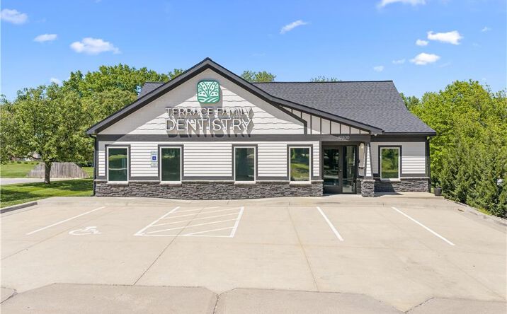 Pictures of Office property located at 10800 E 77th Terrace, Raytown, MO 64138 for sales - image #1