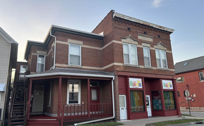 Pictures of Multifamily property located at 1229 & 1233 Rhomberg Avenue, Dubuque, IA 52001-1851 for sales - image #1