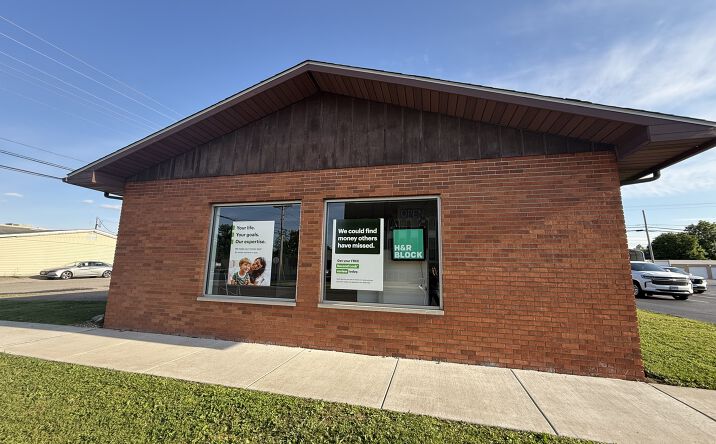 Pictures of Office property located at 400 W MAIN Street, West Frankfort, IL 62896 for sales - image #1