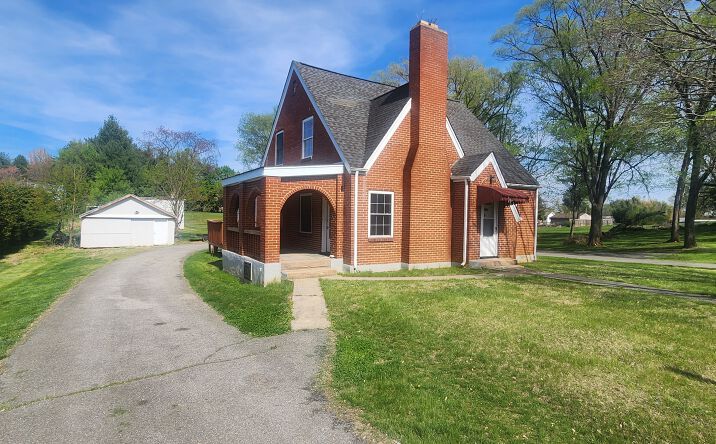 Pictures of Office property located at 5335 Airport Road Northwest, Roanoke, VA 24012 for sales - image #1