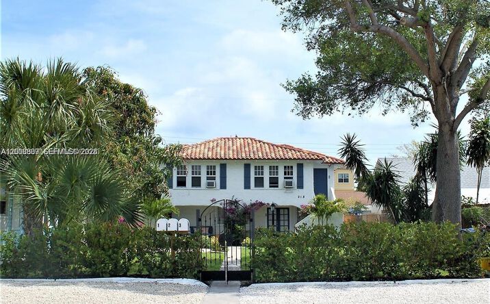 Pictures of Multifamily property located at 218 S M St, Lake Worth, FL 33460 for sales - image #1
