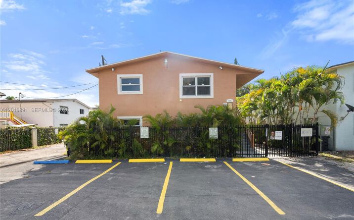 Pictures of Multifamily property located at 608 SW 16th Ave, Fort Lauderdale, FL 33312 for sales - image #1