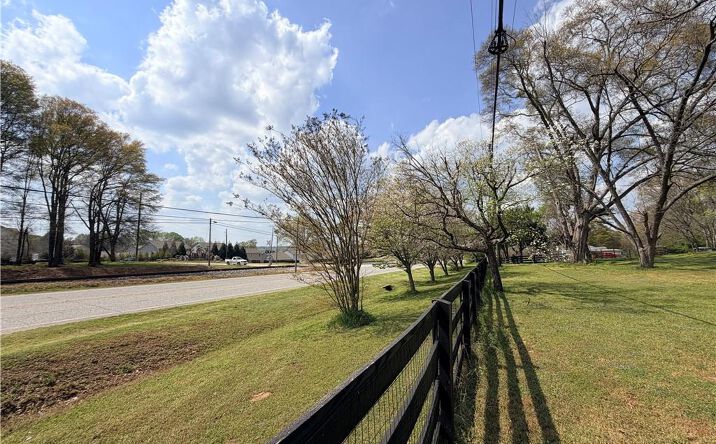 Pictures of Mixed Use, Retail property located at 662 Old Gainesville Hwy, Pendergrass, GA 30567 for sales - image #1