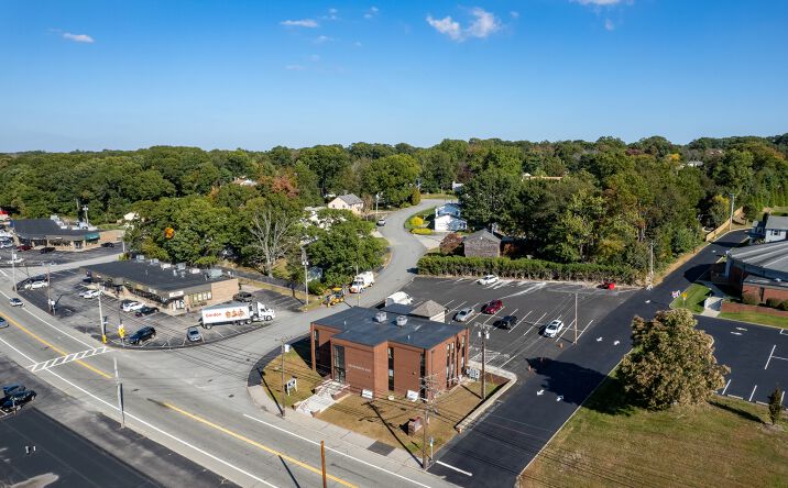 Pictures of Office property located at 712 Oaklawn Avenue, Cranston, RI 02920 for sales - image #1