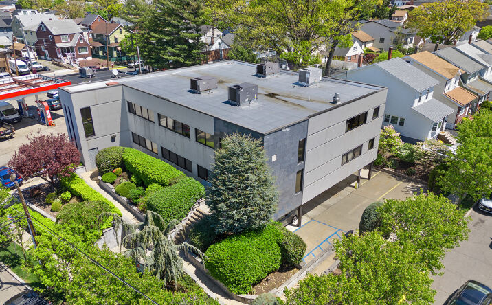 Pictures of Office property located at 670 Bergen Blvd, Ridgefield, NJ 07657 for sales - image #1