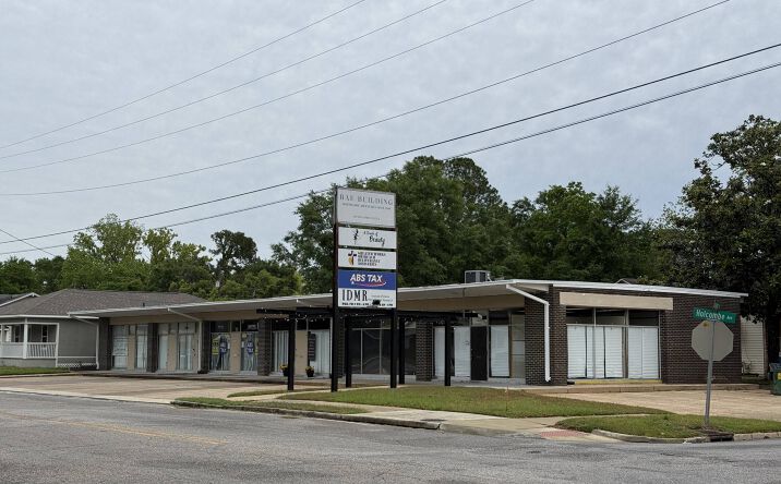Pictures of Retail property located at 569 HOLCOMBE AVE, MOBILE, AL 36606-1500 for sales - image #1