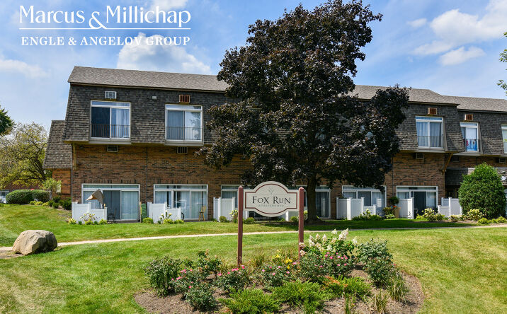 Pictures of Multifamily property located at 115 Walnut Drive, St. Charles, IL 60174 for sales - image #1