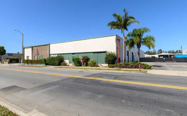 Pictures of Industrial property located at 2221 Statham Blvd, Oxnard, CA 93033 for sales - image #1