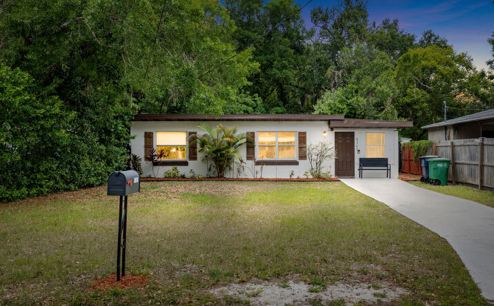 Pictures of Retail, Multifamily property located at 8707 N ASHLEY ST, TAMPA, FL 33604-1324 for sales - image #1