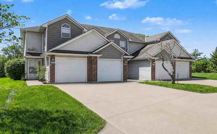 Pictures of Multifamily property located at 920 SW IMPERIAL LN, BLUE SPRINGS, MO 64064 for sales - image #1