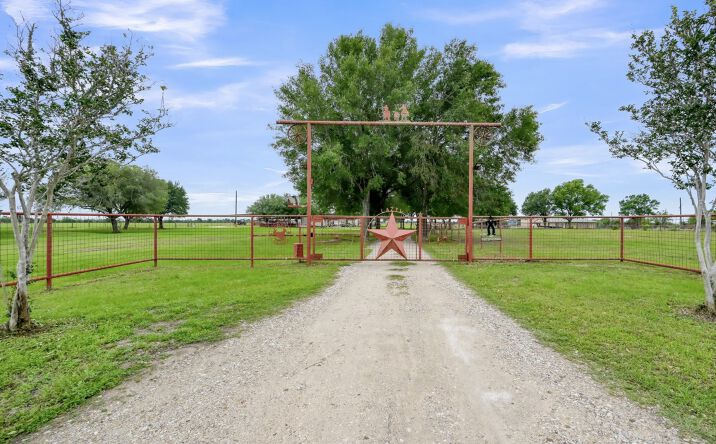 Pictures of Land property located at 33633 Mayer Rd, Waller, TX 77484 for sales - image #1