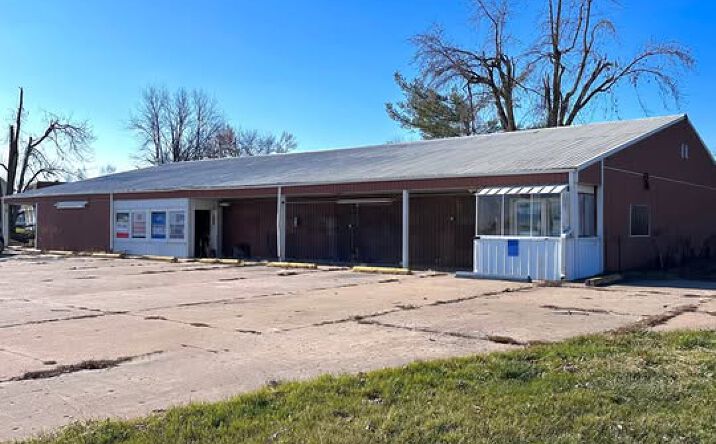 Pictures of Retail property located at 707 East Main Street, La Harpe, IL 61450 for sales - image #1