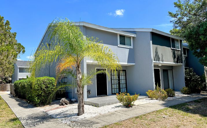 Pictures of Multifamily property located at 2744 Proctor Rd, Sarasota, FL 34231 for sales - image #1