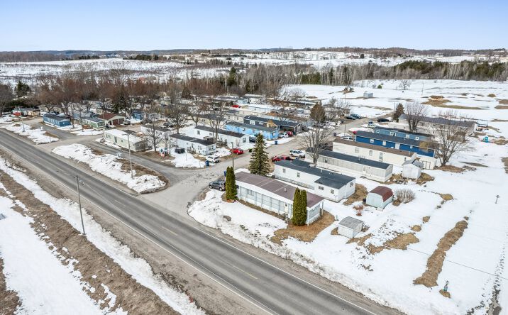 Pictures of Mobile Home Park property located at 9178 S LUCILLE ST LOT 25, TRAVERSE CITY, MI 49684-9525 for sales - image #1