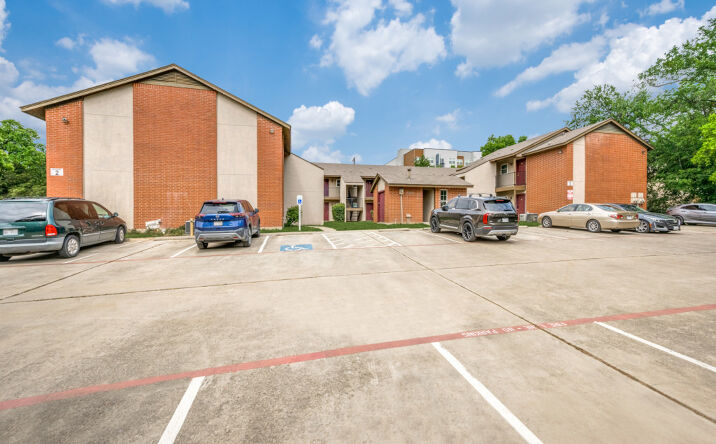 Pictures of Multifamily property located at 410 BRYAN ST, DENTON, TX 76201-0152 for sales - image #1