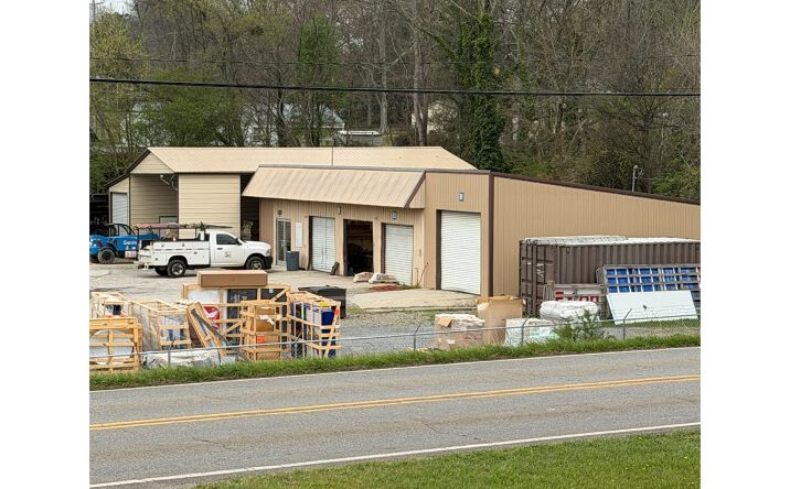 Pictures of Retail, Office, Mixed Use property located at 985 North Main St., Jasper, GA 30143-5147 for sales - image #1