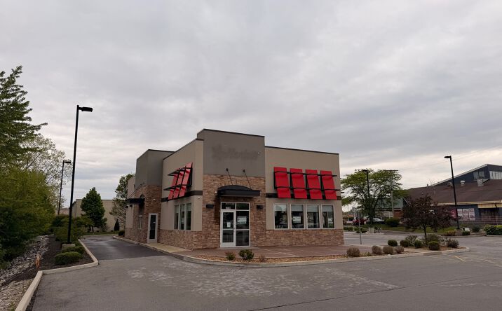 Pictures of Retail property located at 2720 Maplecrest Road, Fort Wayne, IN 46815 for sales - image #1