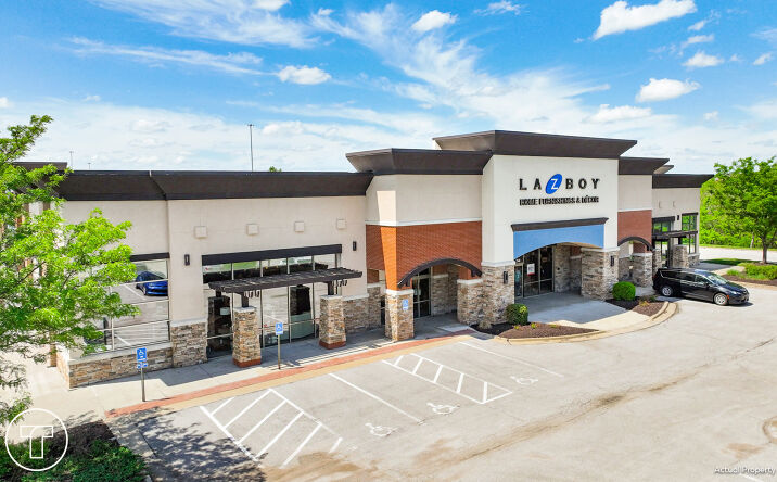 Pictures of Retail property located at 7540 W 135th St, Overland Park, KS 66223 for sales - image #1