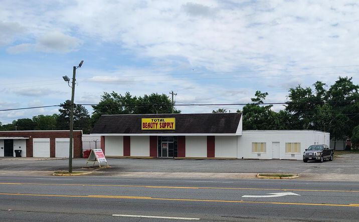 Pictures of Retail property located at 1239 Watson Boulevard, Warner Robins, GA 31093 for sales - image #1