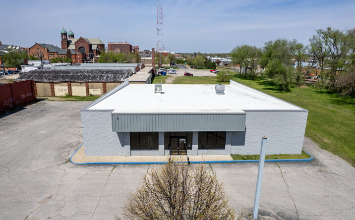 Pictures of Retail, Office, Mixed Use property located at 940 POPLAR ST, TERRE HAUTE, IN 47807-3732 for sales - image #1