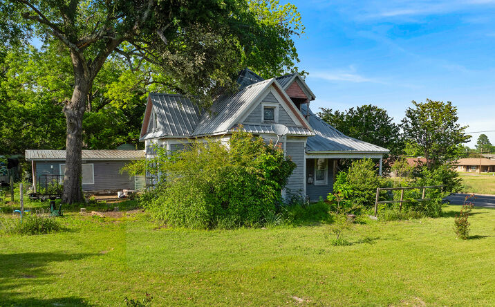 Pictures of Retail, Office, Land property located at 1975 E CHERRY ST, PARIS, TX 75460-4733 for sales - image #1