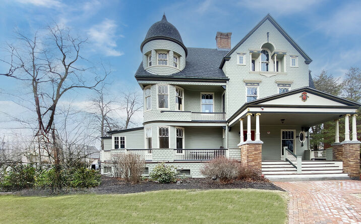 Pictures of Office property located at 1838 Elm Street, Manchester, NH 03104 for sales - image #1