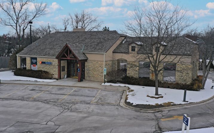 Pictures of Retail property located at 2595 Waukegan Rd, Bannockburn, IL 60015 for sales - image #1