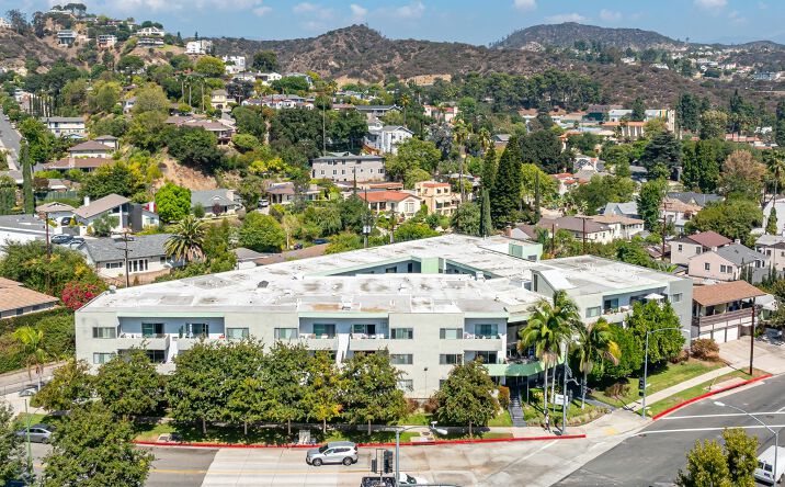 Pictures of Multifamily property located at 1595 E Chevy Chase Drive, Glendale, CA 91206-4602 for sales - image #1