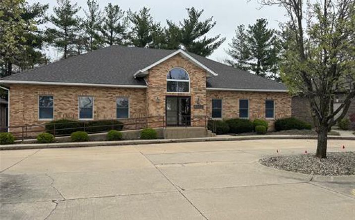 Pictures of Office property located at 4 Sunset Hills Professional Center, Edwardsville, IL 62025 for sales - image #1