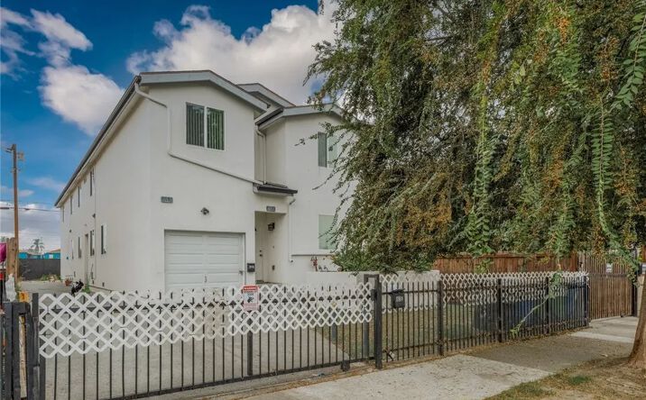 Pictures of Multifamily property located at 831 E 109th, Los Angeles, CA 90059 for sales - image #1