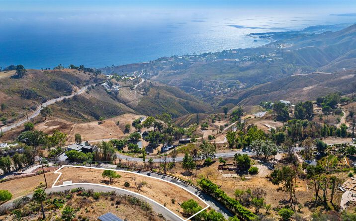 Pictures of Land property located at 21800 Azurelee Drive, Malibu, CA 90265 for sales - image #1