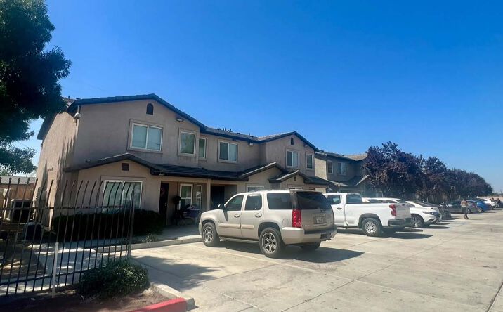 Pictures of Multifamily property located at 460 Oswell St, Bakersfield, CA 93307 for sales - image #1