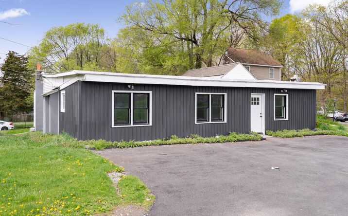 637 Violet Avenue, Hyde Park