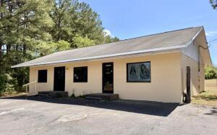 Pictures of Retail property located at 557 Old Cheraw Hwy, Rockingham, NC 28379 for sales - image #1