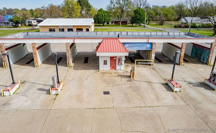 Pictures of Retail property located at 700 W Cherokee Street, Wagoner, OK 74467 for sales - image #1